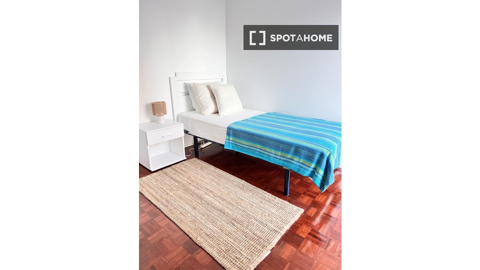 Double room Lisbon, 6 beds — photo 20