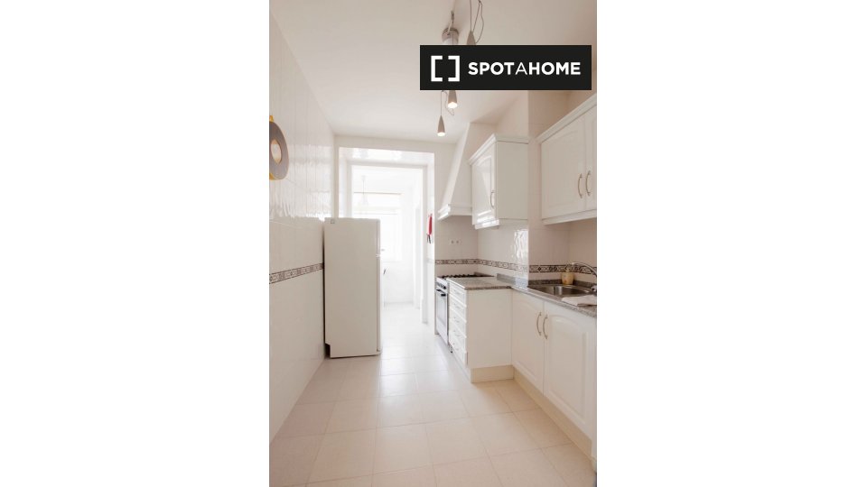 Apartment Lisbon, 4 beds, 110m² — photo 12