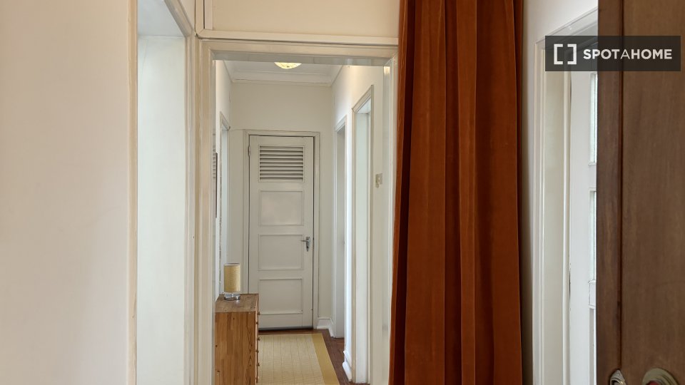 Apartment Lisbon, 1 bed, 77m² — photo 15