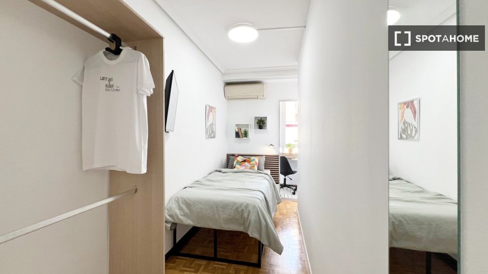 Double room Madrid, 6 beds — photo 13