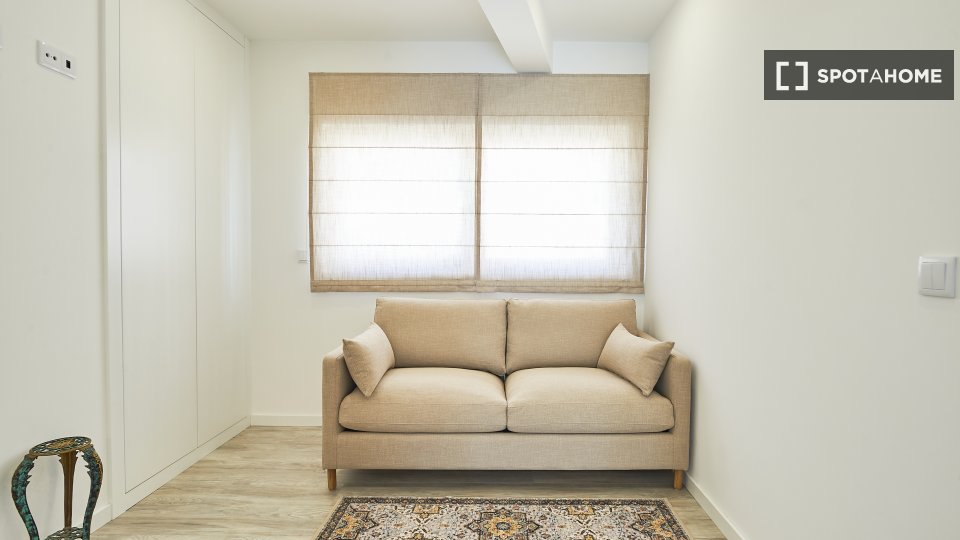 Apartment Lisbon, 2 beds, 61m² — photo 6