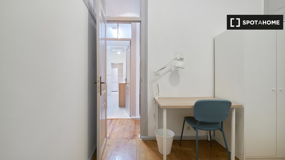 Double room Lisbon, 4 beds — photo 9