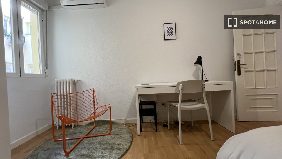 Double room Madrid, 6 beds, 200m² — photo 6