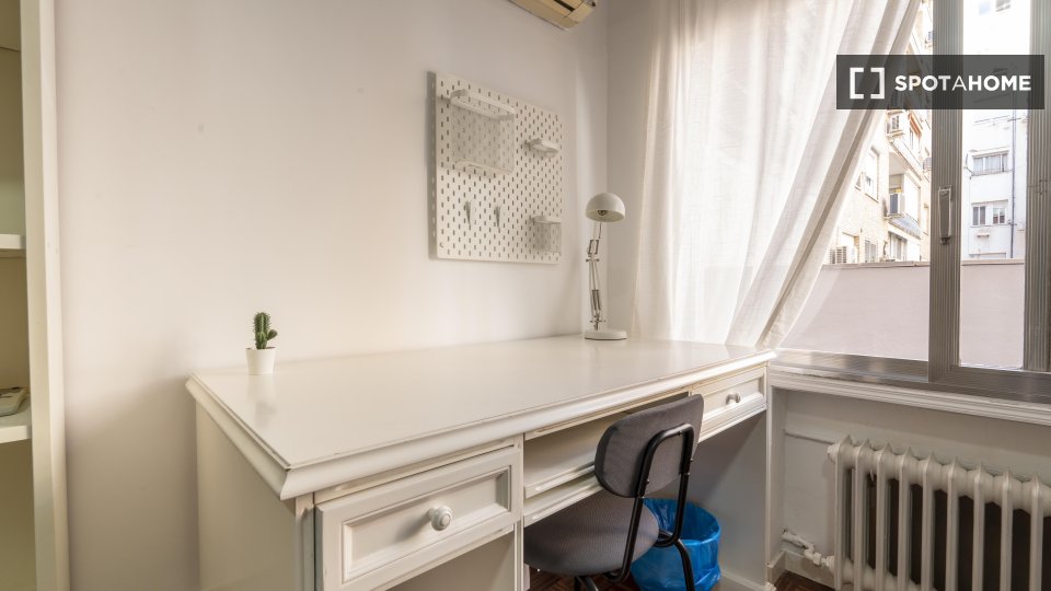 Double room Madrid, 5 beds — photo 60