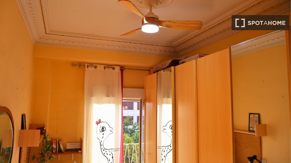 Double room Valencia, 3 beds, 110m² — photo 24