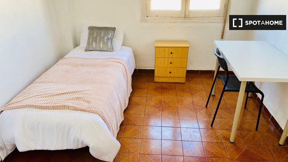 Double room Madrid, 5 beds — photo 11