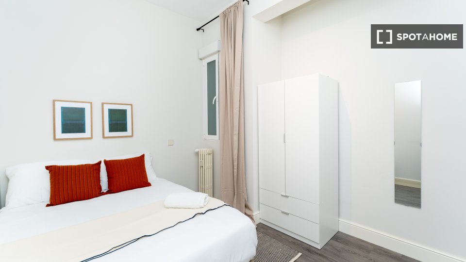 Double room Madrid, 5 beds — photo 8