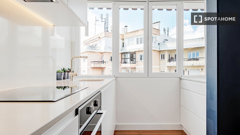 Apartment Lisbon, 2 beds, 74m² — photo 5