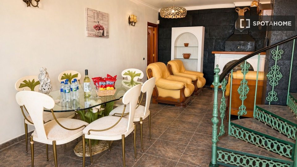 Apartment Santa_Cruz_De_Tenerife, 4 beds, 400m² — photo 2