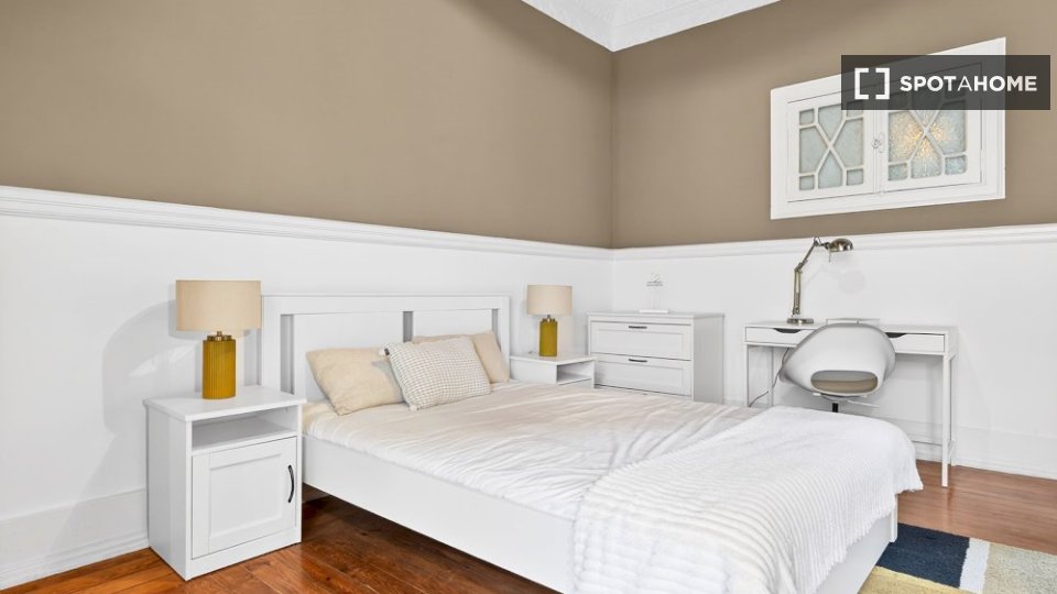 Double room Lisbon, 5 beds — photo 12