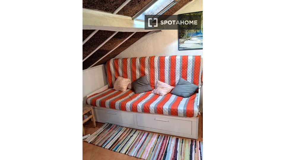 Double room Lisbon, 3 beds — photo 4