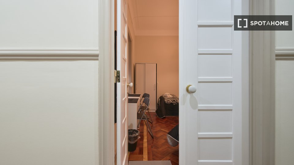 Double room Lisbon, 9 beds — photo 30