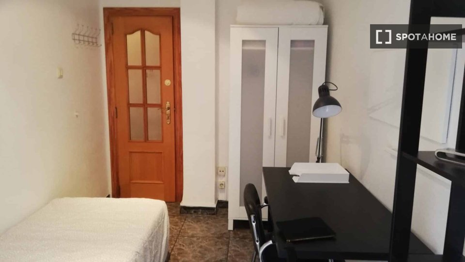 Double room Valencia, 3 beds — photo 5