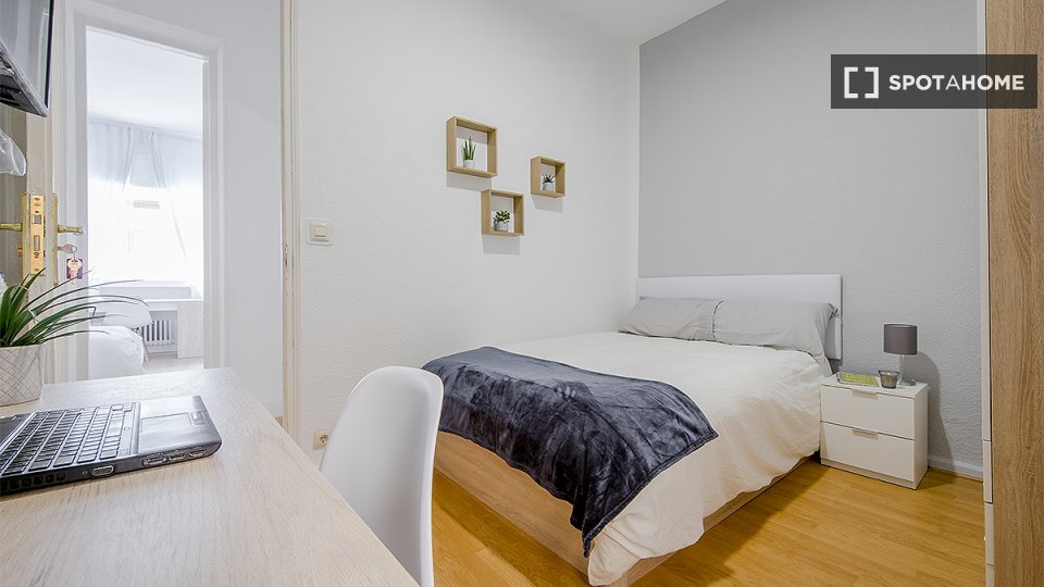 Double room Madrid, 8 beds, 200m² — photo 5