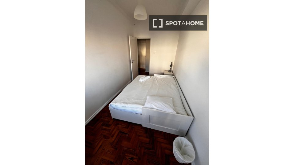 Double room Lisbon, 4 beds — photo 5