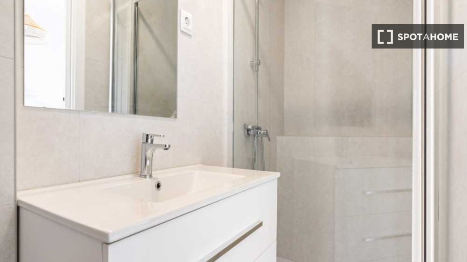 Double room Madrid, 12 beds — photo 14