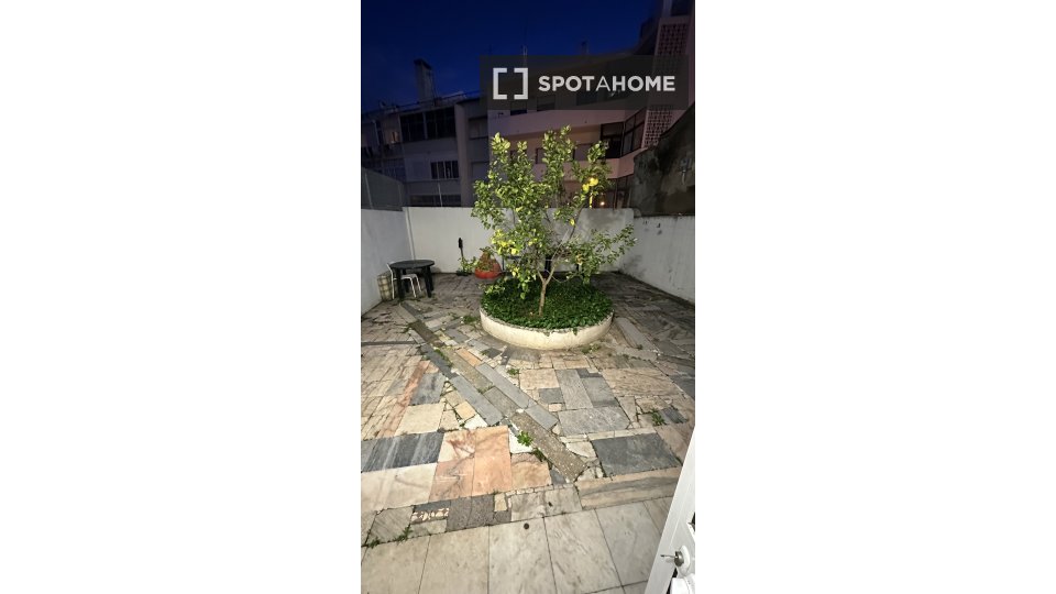 Double room Lisbon, 3 beds, 70m² — photo 6