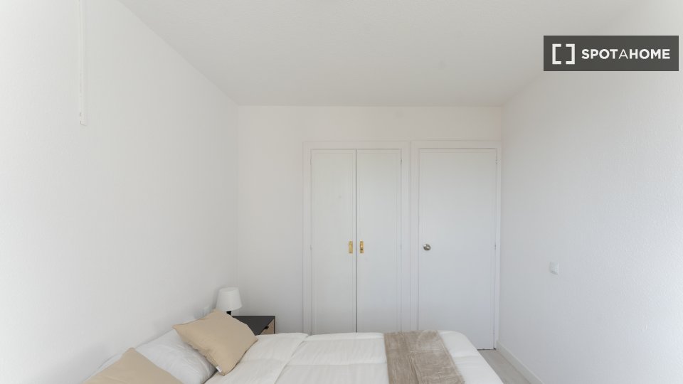 Double room Madrid, 6 beds — photo 12