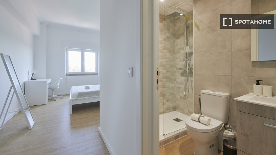 Double room Lisbon, 7 beds — photo 17