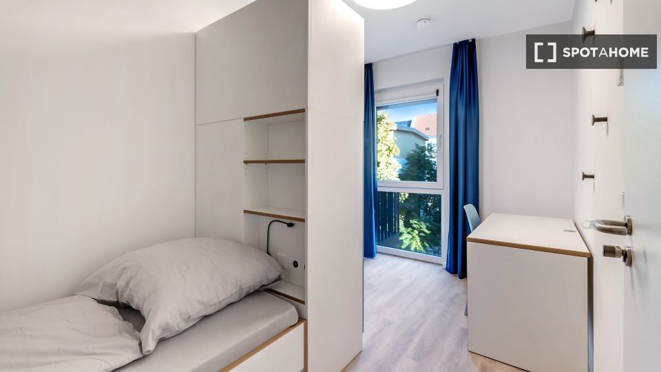 Double room Berlin, 4 beds, 88m² — photo 15