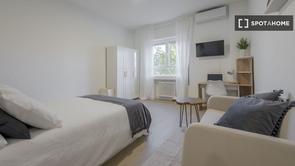 Double room Madrid, 9 beds, 200m² — photo 24