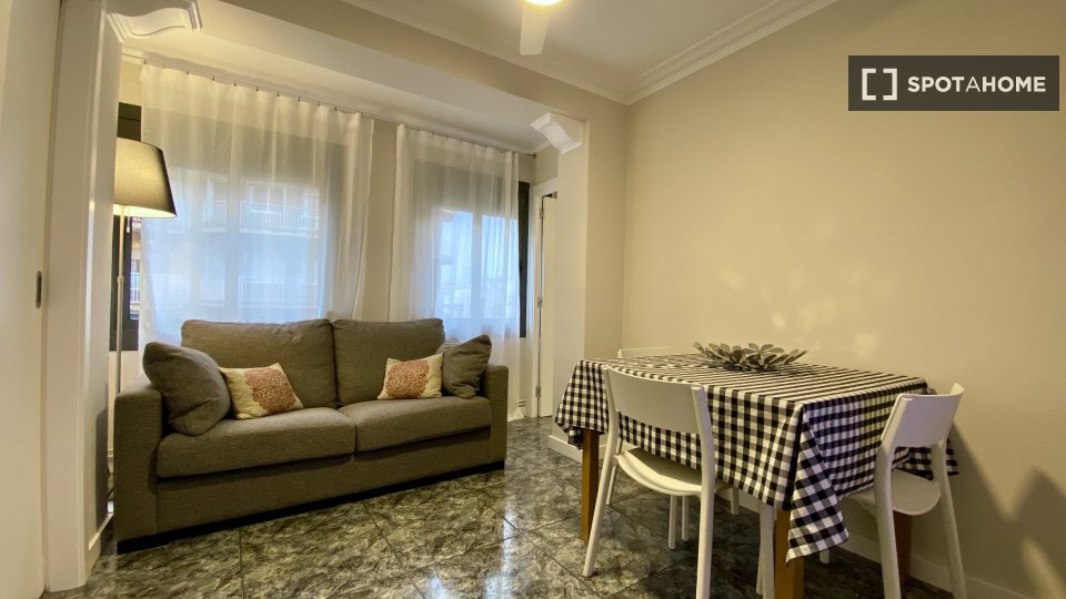 Apartment Barcelona, 3 beds, 62m² — photo 2