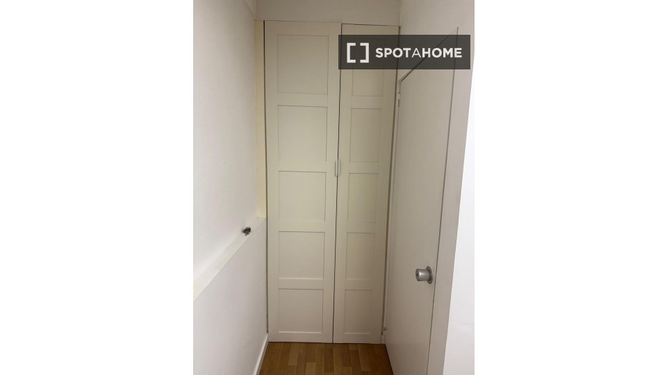 Double room Lisbon, 3 beds — photo 13