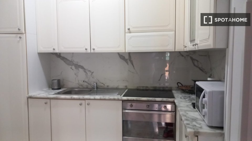 Double room Rome, 3 beds, 75m² — photo 20
