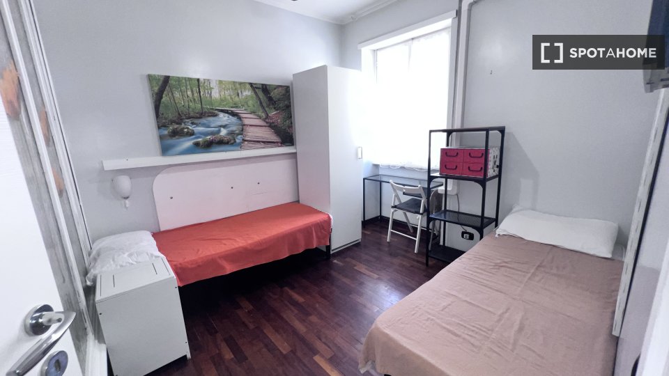 Double room Rome, 3 beds — photo 37