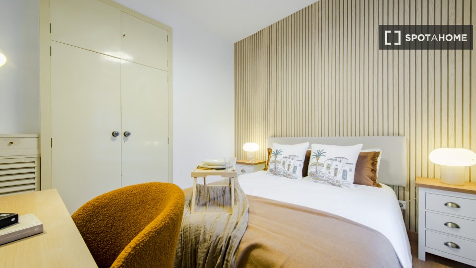 Double room Madrid, 6 beds, 120m² — photo 2