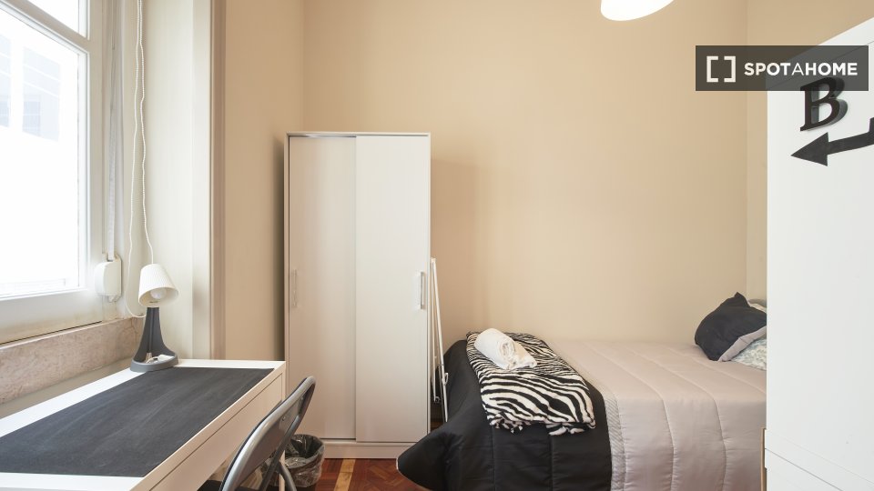 Double room Lisbon, 9 beds — photo 23