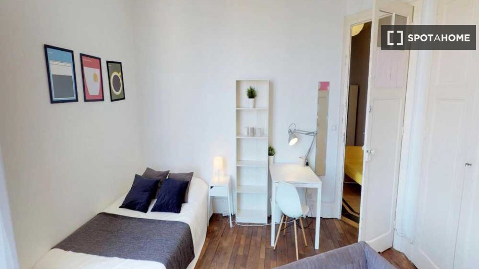 Double room Lyon, 3 beds, 70m² — photo 4