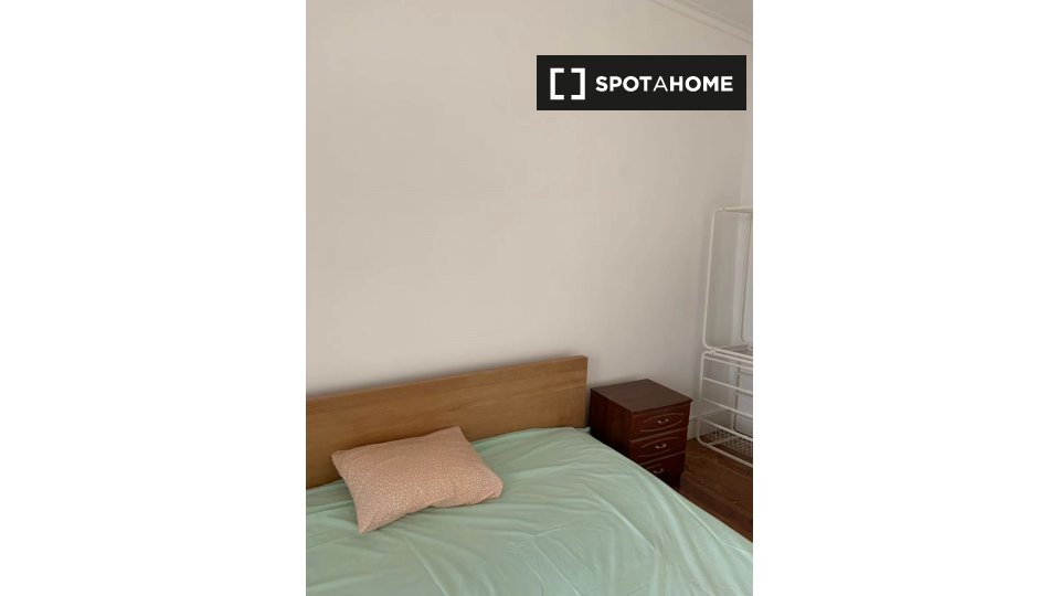 Double room Lisbon, 8 beds, 220m² — photo 1