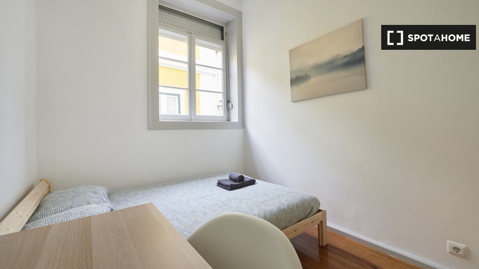 Double room Lisbon, 4 beds — photo 10