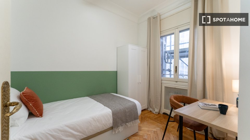 Double room Madrid, 6 beds — photo 12