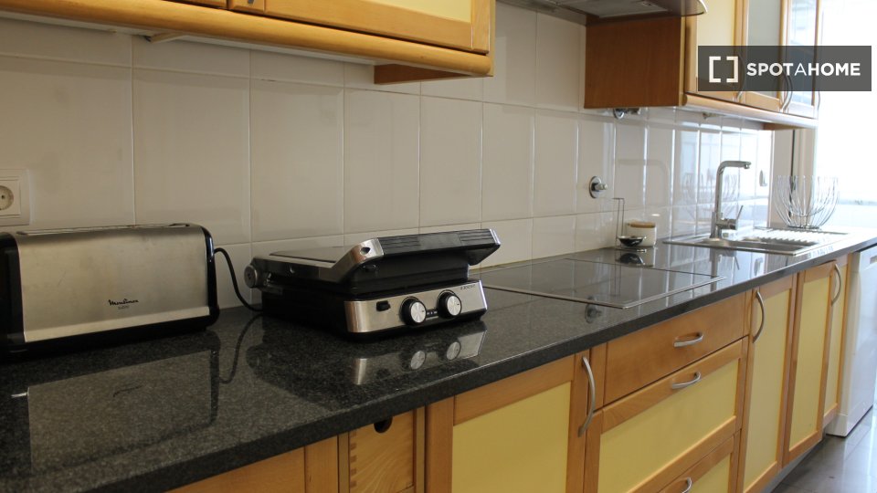 Apartment Lisbon, 2 beds, 106m² — photo 9