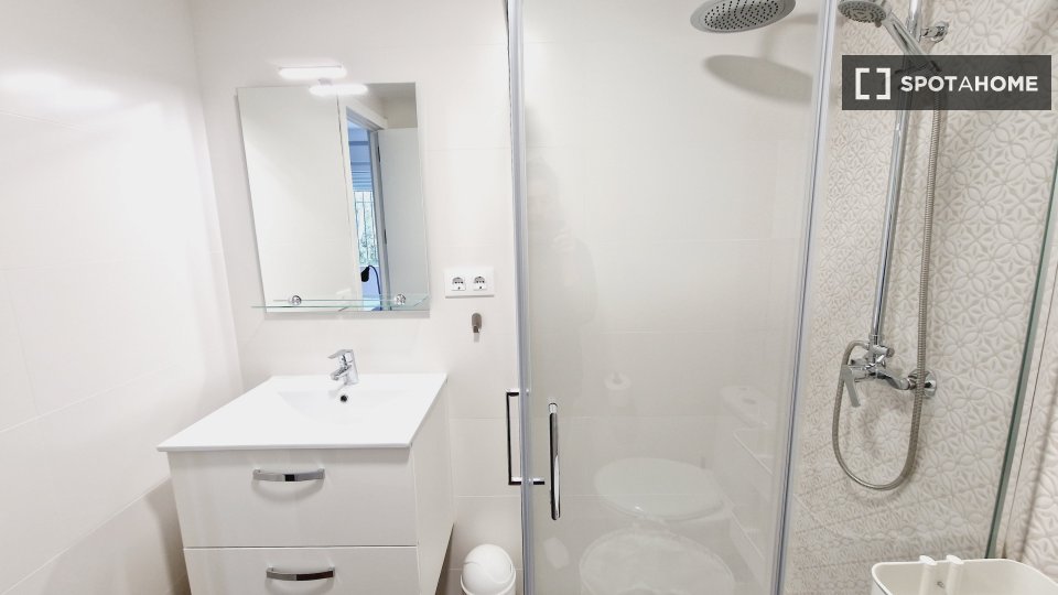 Double room Madrid, 8 beds — photo 11