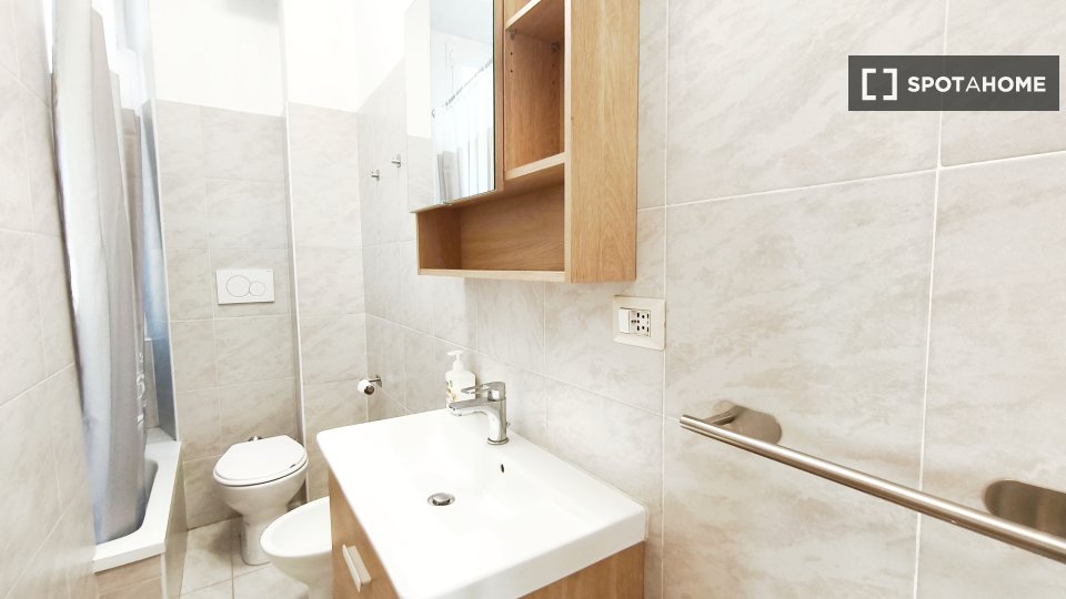 Double room Milan, 3 beds, 75m² — photo 13