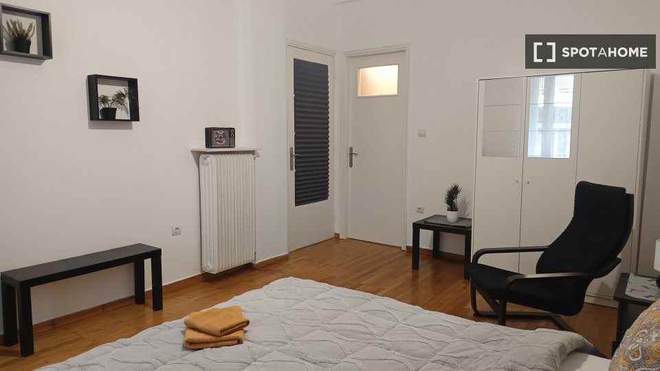 Double room Athens, 4 beds, 97m² — photo 5