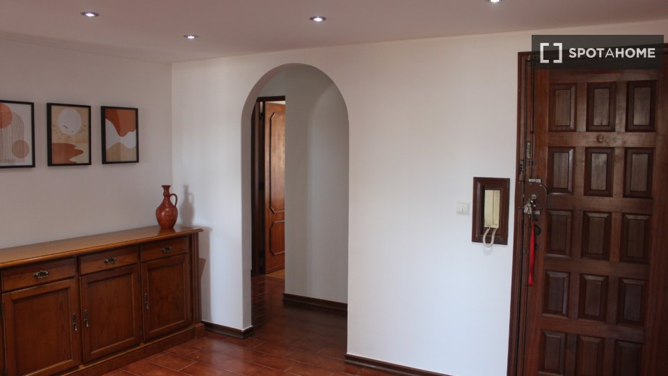 Double room Lisbon, 3 beds, 120m² — photo 24