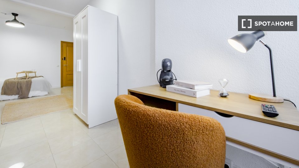 Double room Madrid, 7 beds, 113m² — photo 2