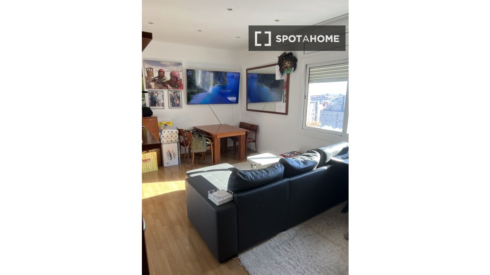 Double room Barcelona, 3 beds, 79m² — photo 4