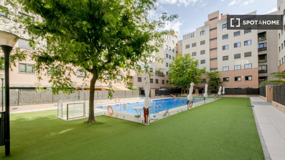 Double room Madrid, 8 beds — photo 19