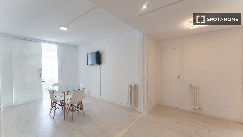 Double room Madrid, 6 beds — photo 14