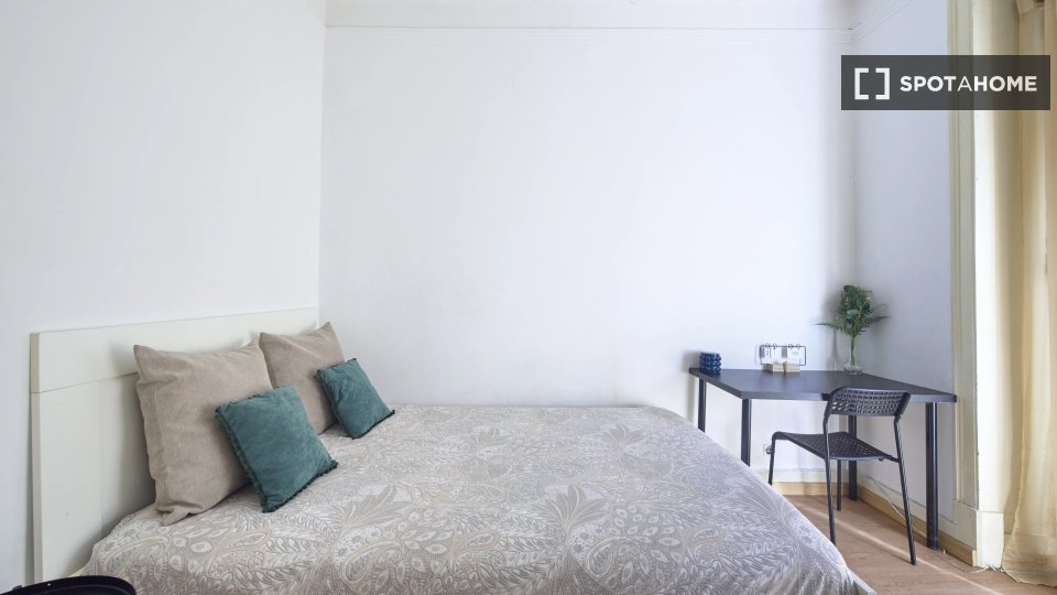 Double room Lisbon, 4 beds — photo 10
