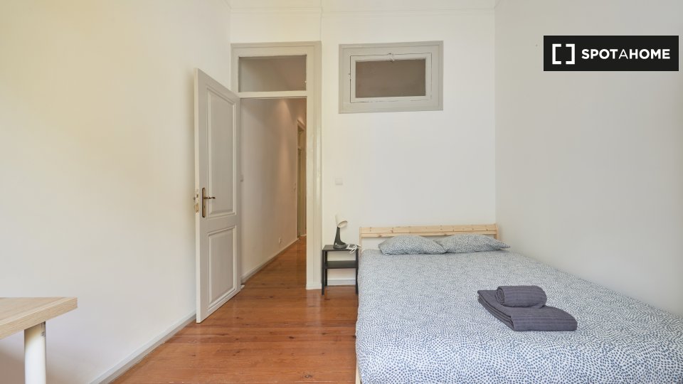 Double room Lisbon, 4 beds — photo 11