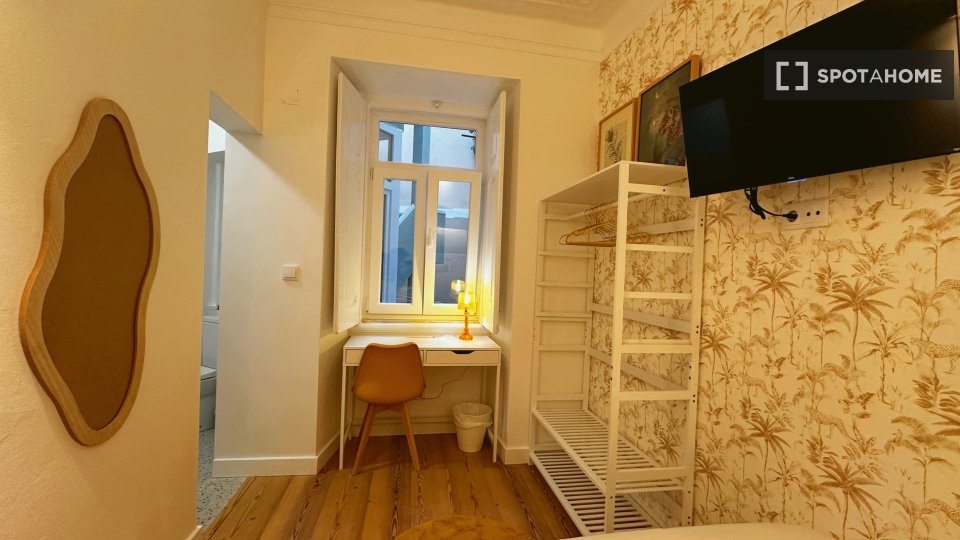 Double room Lisbon, 6 beds — photo 11