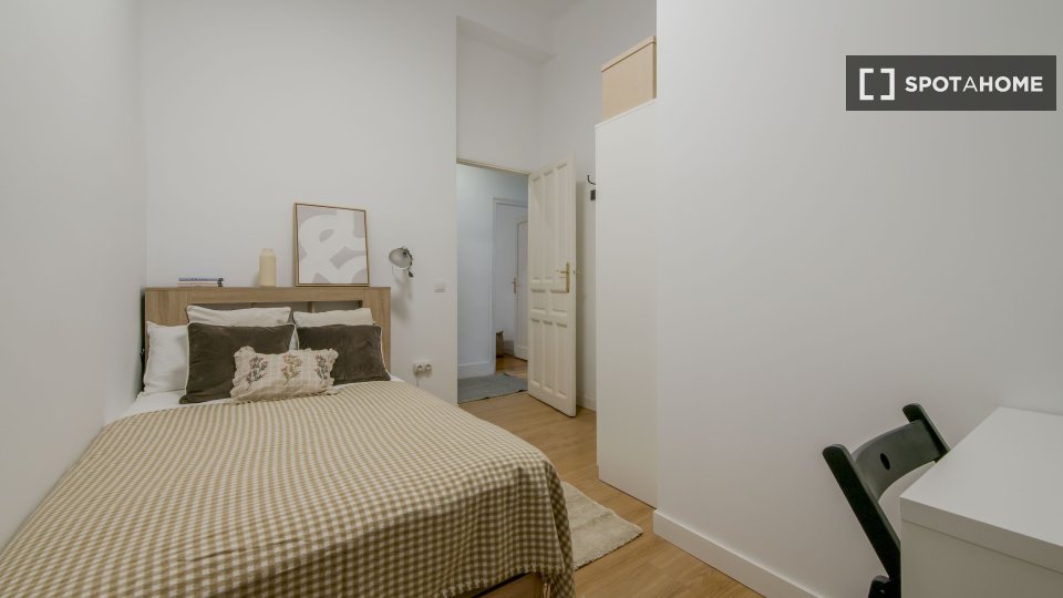 Double room Madrid, 10 beds — photo 11