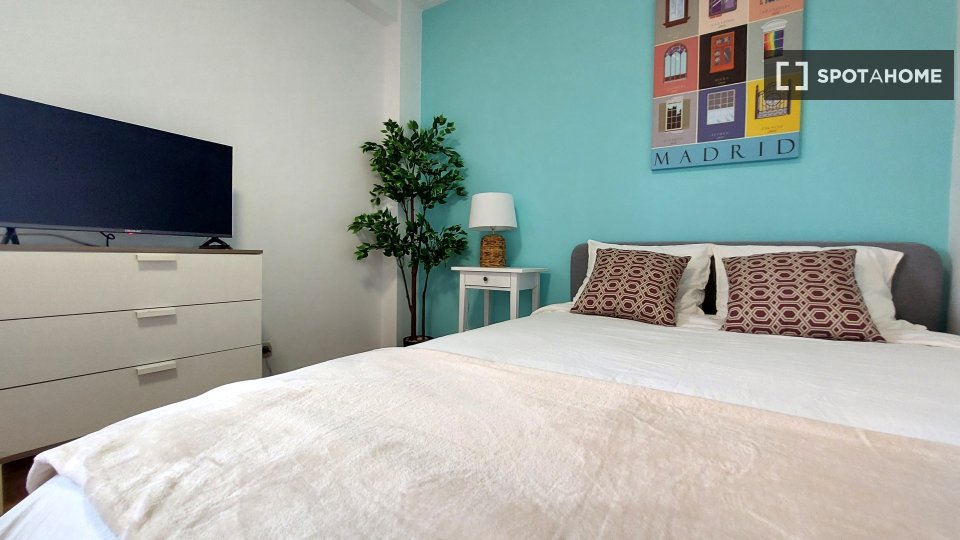 Double room Madrid, 4 beds, 100m² — photo 15