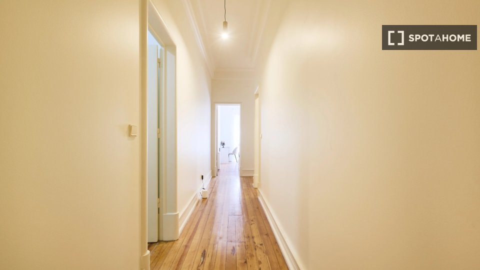 Double room Lisbon, 9 beds — photo 16